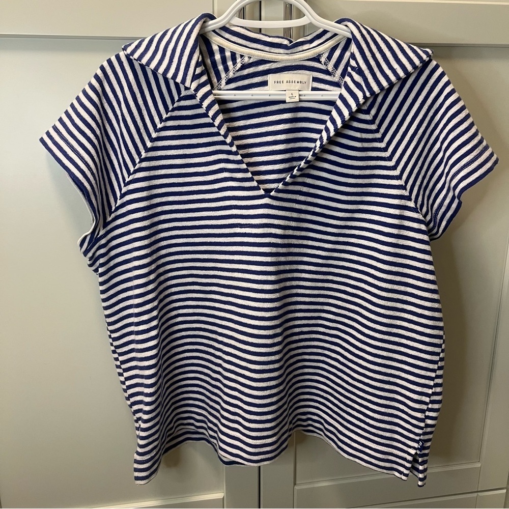 FREE ASSEMBLY Blue & White Striped Boxy V-Neck Polo Top | Towel-like | Sz Large